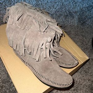 Minnetonka Womens Fringe Boots Size 8